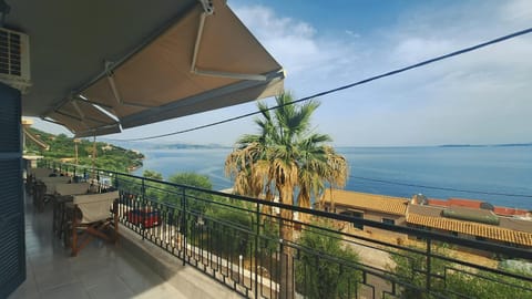 Day, Natural landscape, Balcony/Terrace, Dining area, Sea view