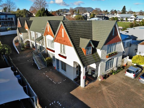 Property building, Facade/entrance, Bird's eye view, View (from property/room)