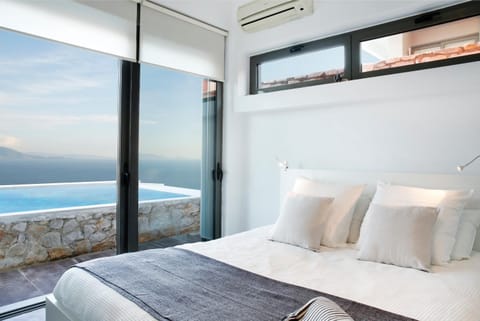 Bedroom, Swimming pool, Swimming pool