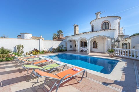Property building, Swimming pool, Swimming pool