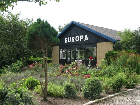 Facade/entrance, Garden