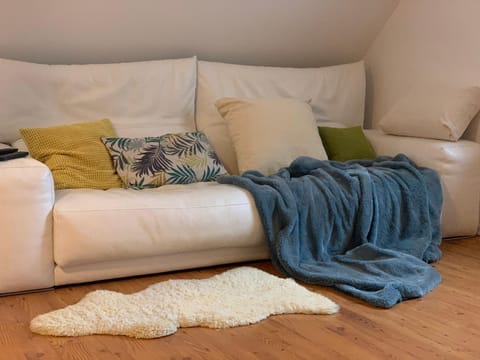 Day, Living room, Photo of the whole room, Decorative detail, Bedroom, Autumn, On site