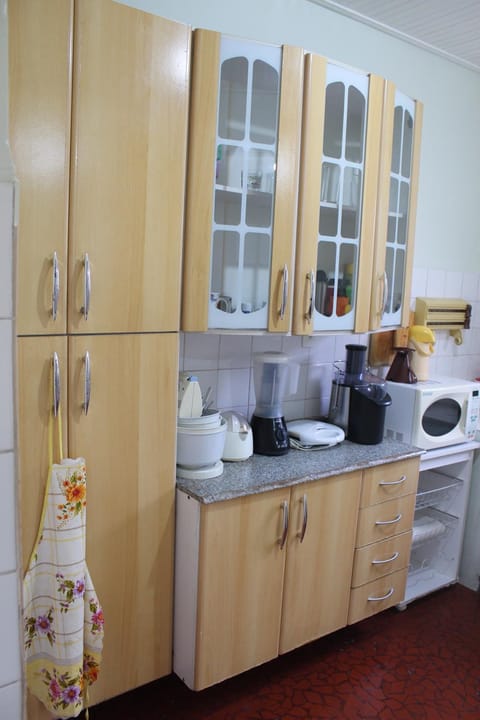 Kitchen or kitchenette, Communal kitchen