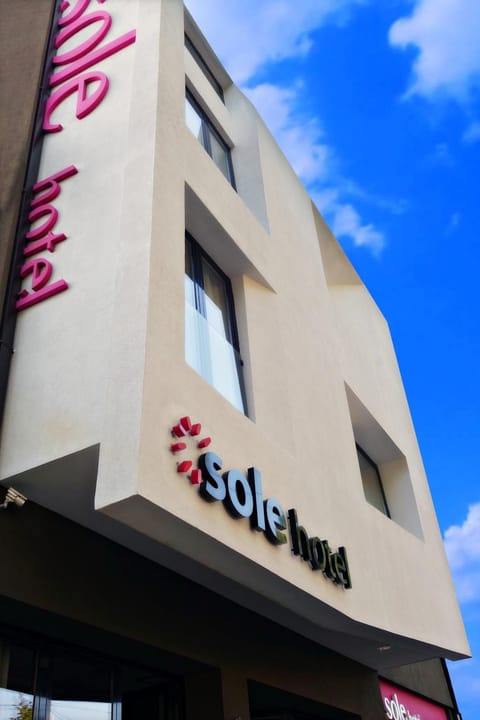 Facade/entrance, City view, Street view