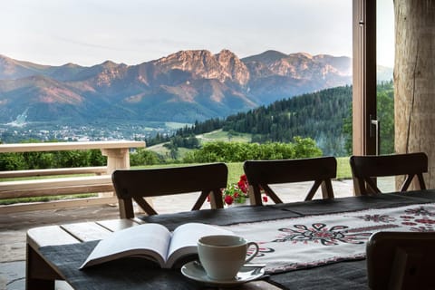 Day, Natural landscape, View (from property/room), Balcony/Terrace, Living room, Seating area, Dining area, Mountain view