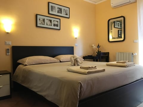 Bed, Photo of the whole room, Bedroom, towels, air conditioner