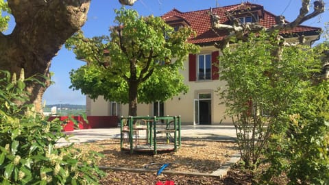 Property building, Patio, Garden, Balcony/Terrace