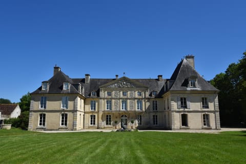 Château de Cesny-aux-Vignes Bed and Breakfast in Normandy