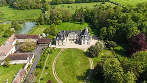 Château de Cesny-aux-Vignes Bed and Breakfast in Normandy