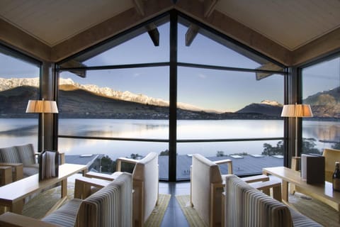 Restaurant/places to eat, Lobby or reception, Lounge or bar, Lake view