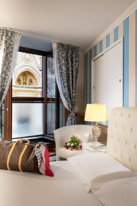 Bed, View (from property/room), Photo of the whole room, Bedroom