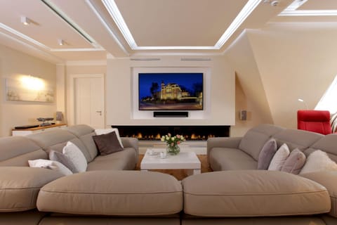 TV and multimedia, Living room, Seating area