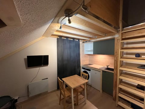 TV and multimedia, Kitchen or kitchenette, Dining area