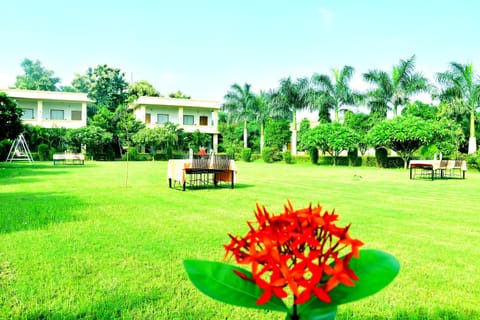 Property building, Restaurant/places to eat, Communal lounge/ TV room, Facade/entrance, Evening entertainment, Breakfast