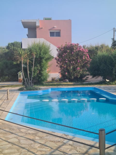 Hippokratis Apartments Apartment hotel in Crete