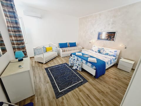 Bed, Photo of the whole room, Bedroom, cot