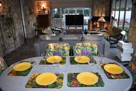 TV and multimedia, Dining area, Internal: Not applicable to any particular room