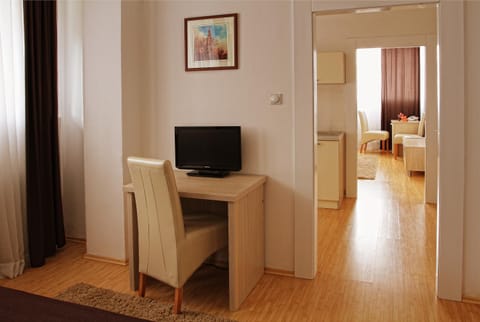 TV and multimedia, Photo of the whole room