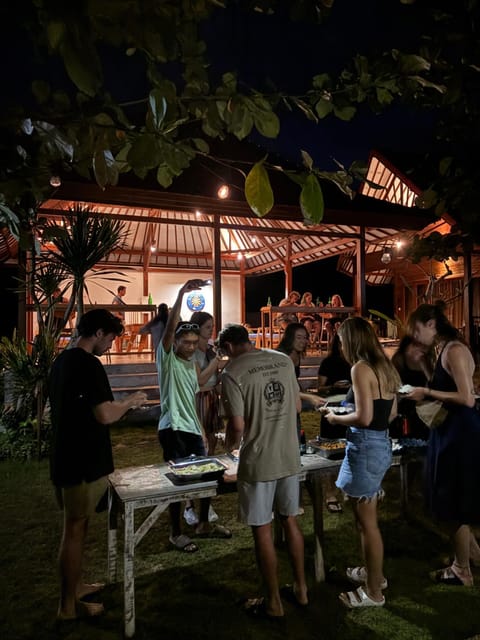 Night, Food and drinks, group of guests