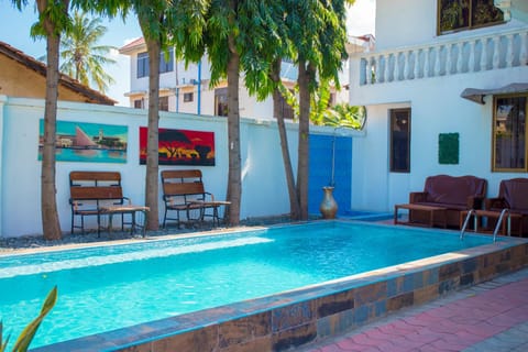 Swimming pool, Swimming pool