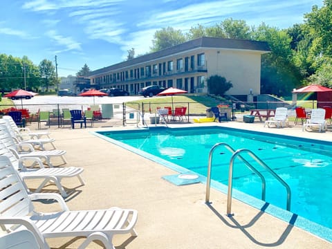 Swimming pool, Swimming pool