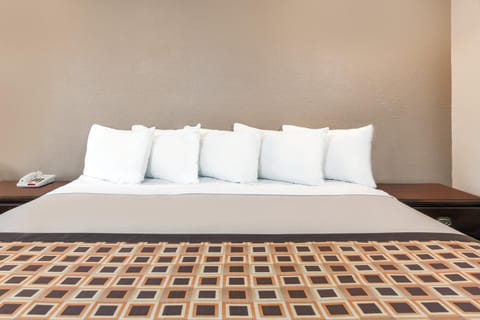 Deluxe Inn Denton Motel in Denton