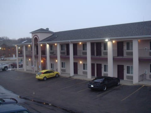 Townhouse Inn & Suites Omaha Motel in Omaha