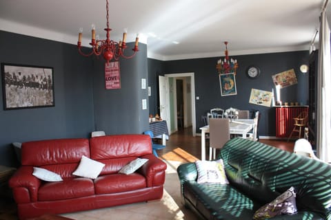 Living room, Seating area