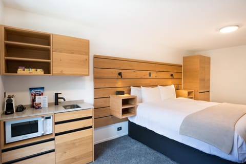 Kitchen or kitchenette, Bedroom