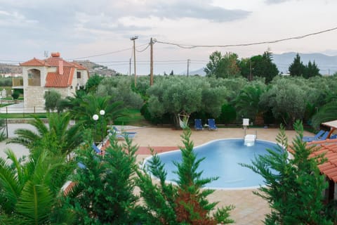 Property building, Spring, Day, Natural landscape, Garden, Garden view, Pool view, Swimming pool, sunbed