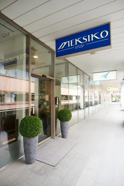 Property building, Facade/entrance, Logo/Certificate/Sign