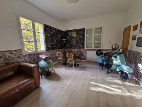 Communal lounge/ TV room