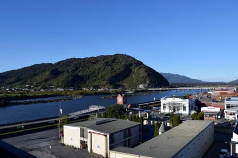 Nearby landmark, Neighbourhood, Natural landscape, View (from property/room), River view