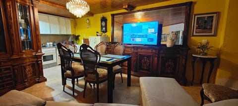 Living room, Seating area, Dining area