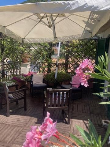 Patio, Spring, View (from property/room), Balcony/Terrace, Dining area, Garden view