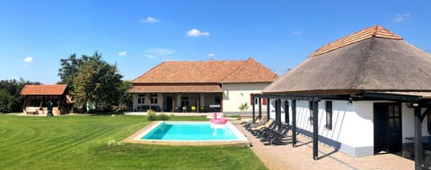 Garden, Balcony/Terrace, Lounge or bar, Swimming pool