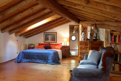 Facade/entrance, Neighbourhood, Photo of the whole room