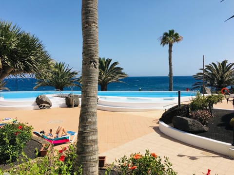 Balcony/Terrace, Beach, Swimming pool
