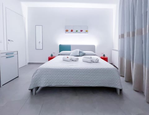 Bed, Photo of the whole room, Bedroom, towels, wardrobe