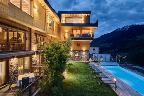Property building, Swimming pool