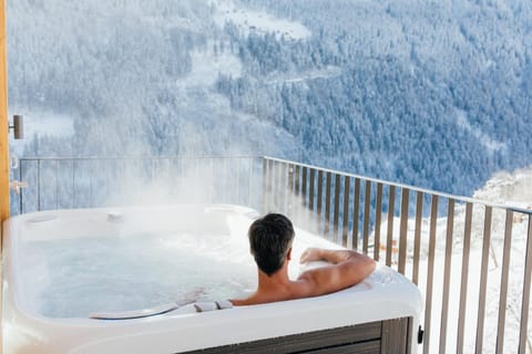 Hot Tub, Swimming pool