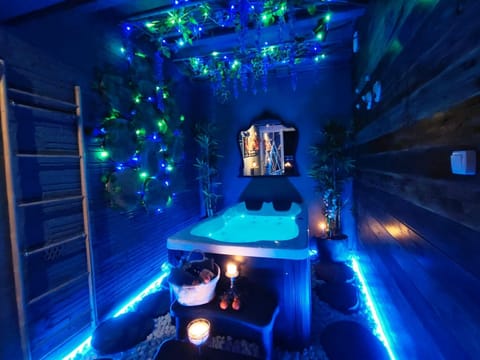 Night, Hot Tub