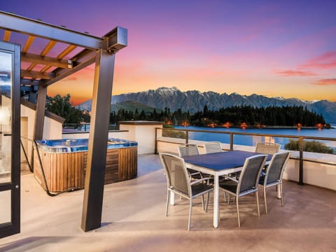 Hot Tub, Balcony/Terrace, Lake view, Mountain view, Sunrise