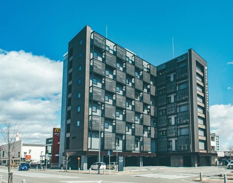 Property building, Day, Location