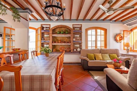 Living room, Photo of the whole room, fireplace