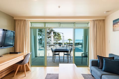 TV and multimedia, Seating area