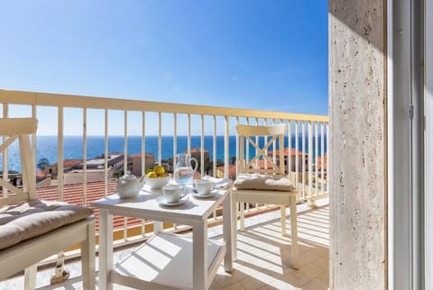 Property building, Balcony/Terrace