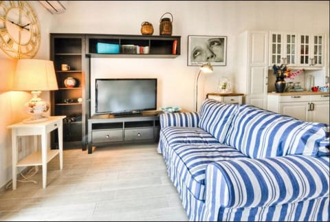 TV and multimedia, Living room, Photo of the whole room, Seating area