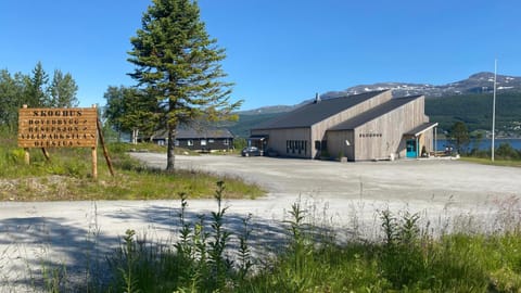 Property building, Day, Natural landscape, Mountain view, Parking