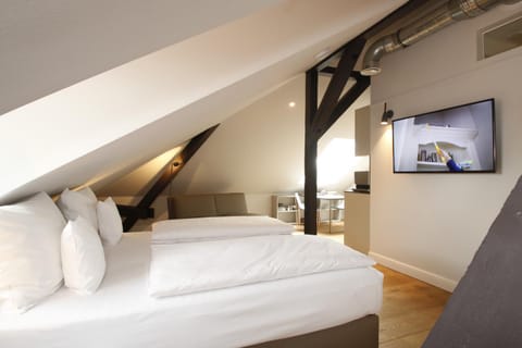 Photo of the whole room, Bedroom